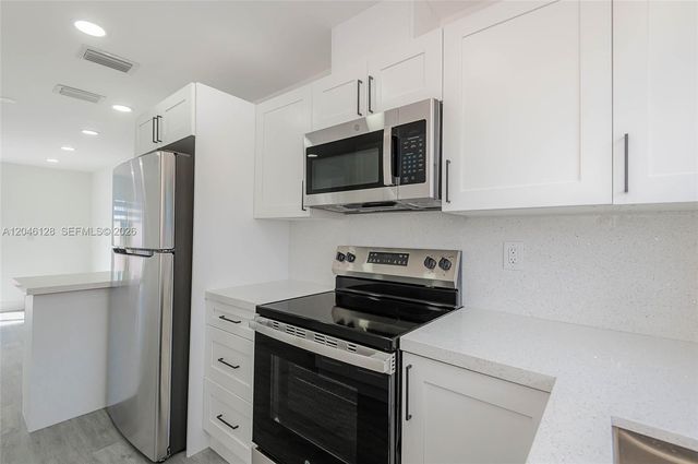 8085 NW 8th St 9, Miami, FL 33126