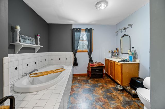 46 Dutton Road, Hardwick, VT 05843