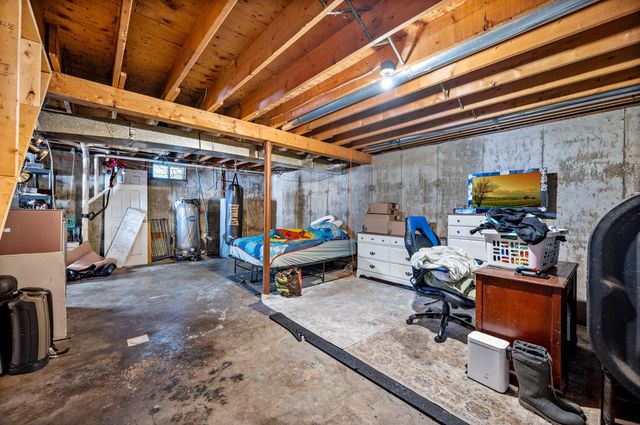 46 Dutton Road, Hardwick, VT 05843