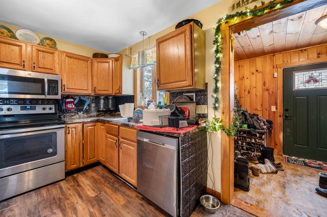 46 Dutton Road, Hardwick, VT 05843