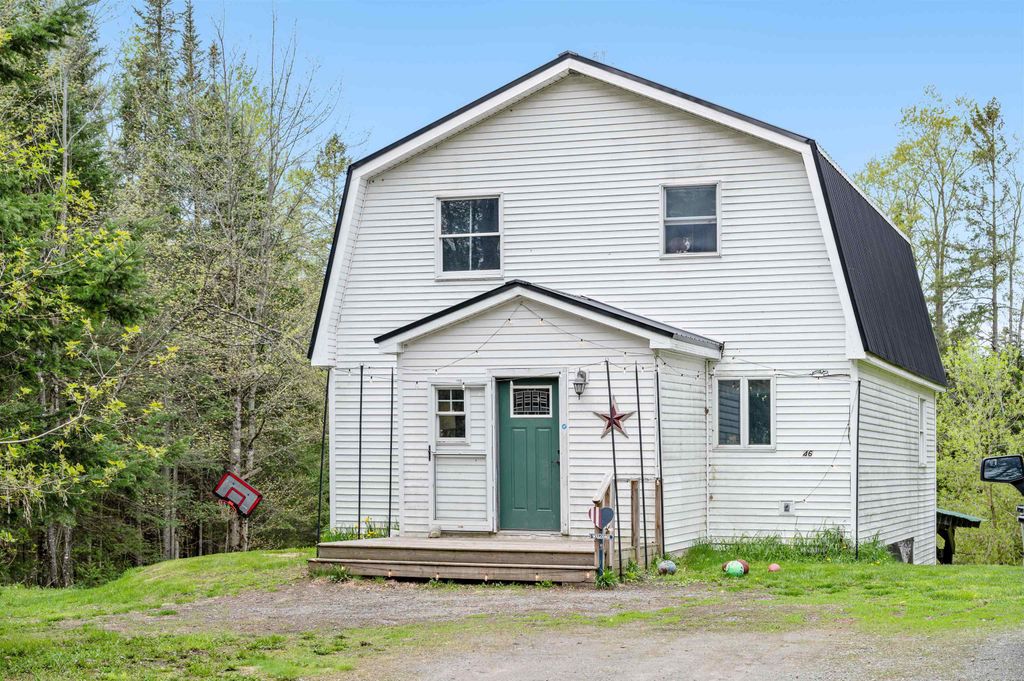 46 Dutton Road, Hardwick, VT 05843