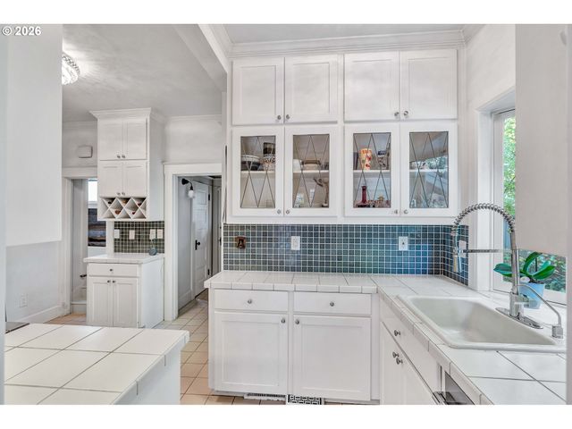 2712 Sw PATTON Rd, Portland, OR 97201