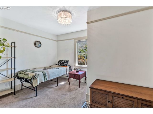 2712 Sw PATTON Rd, Portland, OR 97201