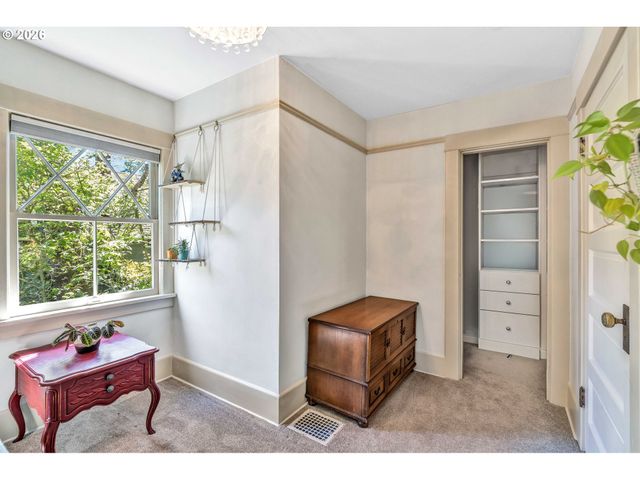 2712 Sw PATTON Rd, Portland, OR 97201