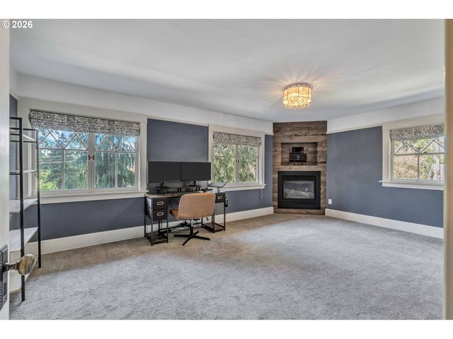 2712 Sw PATTON Rd, Portland, OR 97201
