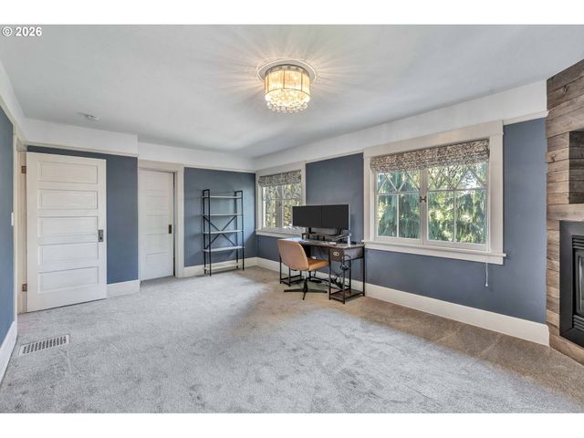 2712 Sw PATTON Rd, Portland, OR 97201
