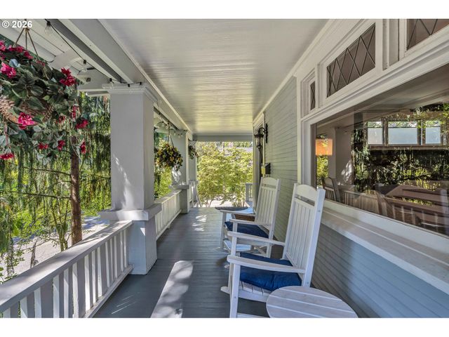 2712 Sw PATTON Rd, Portland, OR 97201