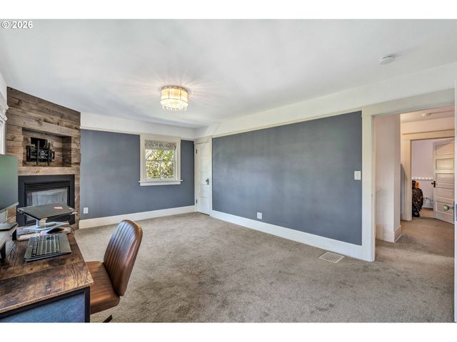 2712 Sw PATTON Rd, Portland, OR 97201