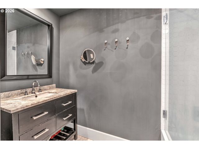 2712 Sw PATTON Rd, Portland, OR 97201