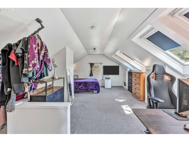 2712 Sw PATTON Rd, Portland, OR 97201