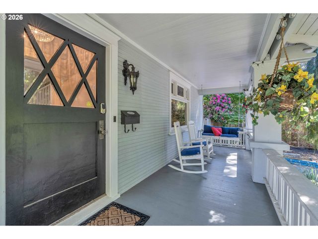 2712 Sw PATTON Rd, Portland, OR 97201