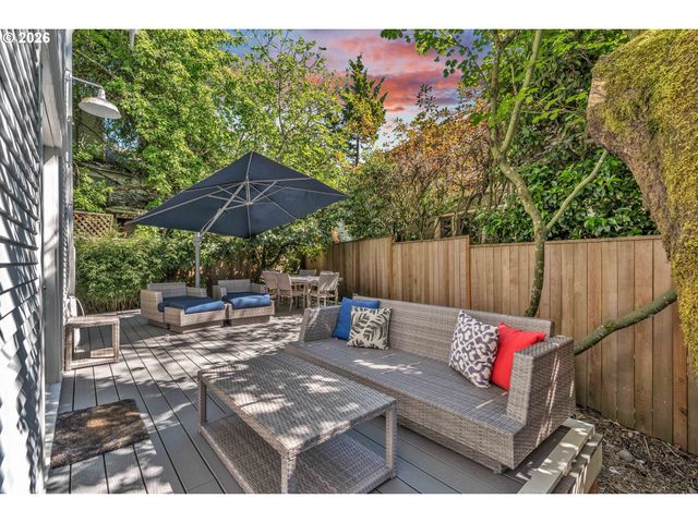2712 Sw PATTON Rd, Portland, OR 97201