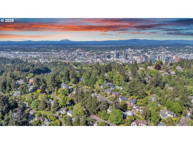 2712 Sw PATTON Rd, Portland, OR 97201