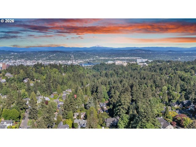 2712 Sw PATTON Rd, Portland, OR 97201