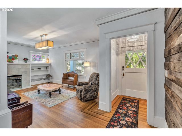 2712 Sw PATTON Rd, Portland, OR 97201