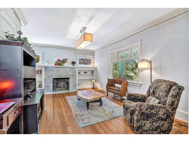 2712 Sw PATTON Rd, Portland, OR 97201