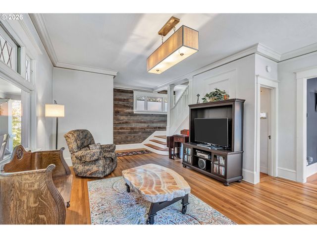 2712 Sw PATTON Rd, Portland, OR 97201