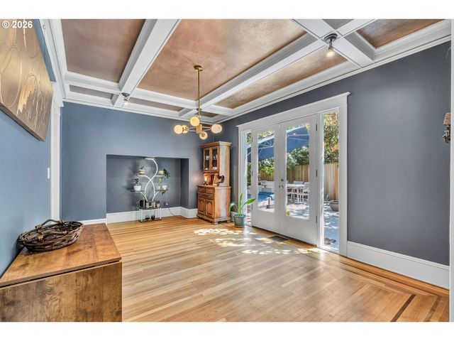 2712 Sw PATTON Rd, Portland, OR 97201
