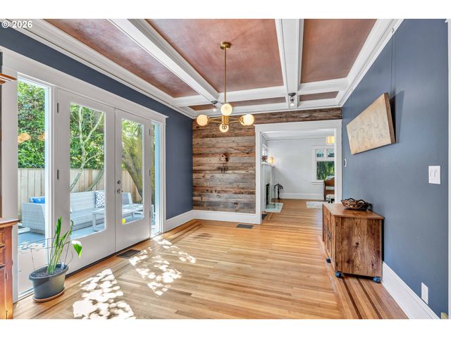 2712 Sw PATTON Rd, Portland, OR 97201