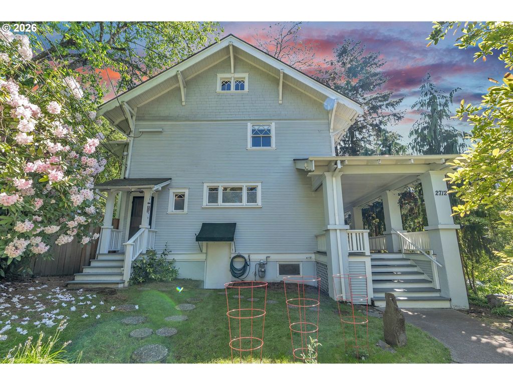 2712 Sw PATTON Rd, Portland, OR 97201