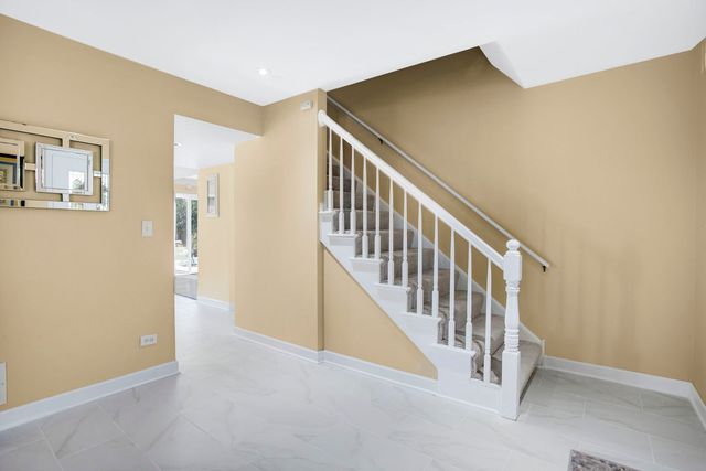 754 Huntington Drive, Carol Stream, IL 60188