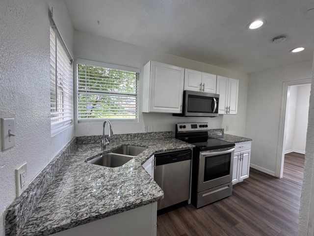 5633 Curzon Avenue, Fort Worth, TX 76107