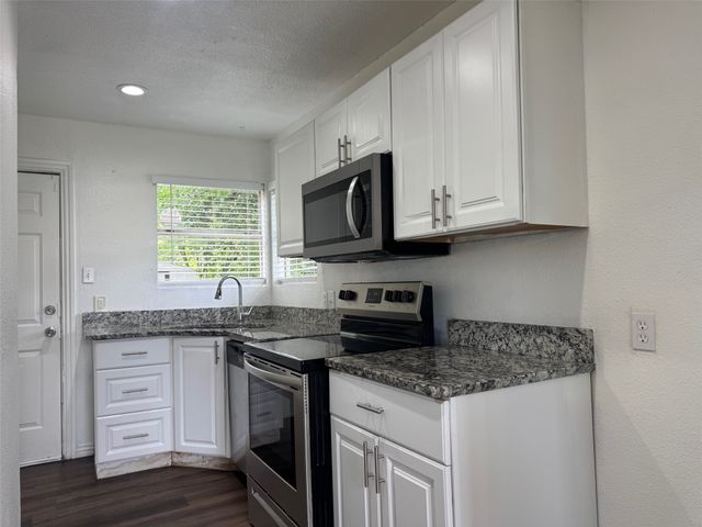5633 Curzon Avenue, Fort Worth, TX 76107