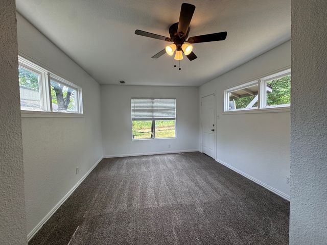 5633 Curzon Avenue, Fort Worth, TX 76107