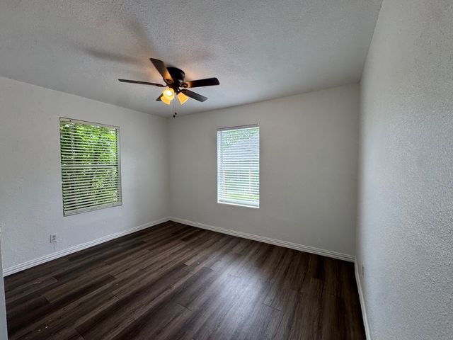 5633 Curzon Avenue, Fort Worth, TX 76107