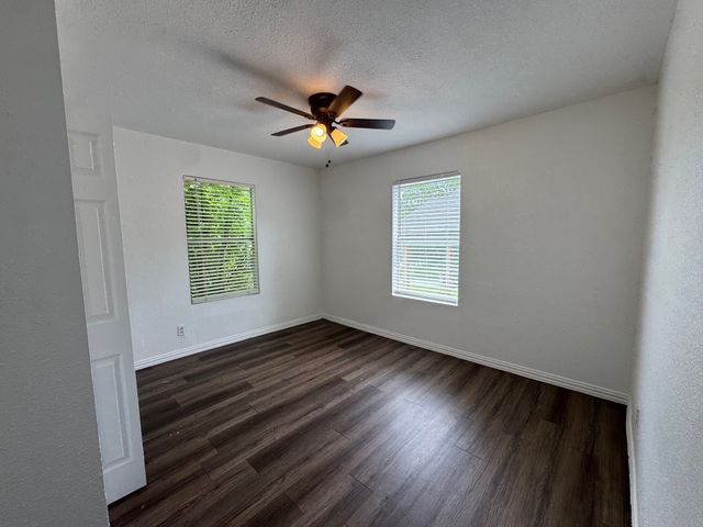 5633 Curzon Avenue, Fort Worth, TX 76107