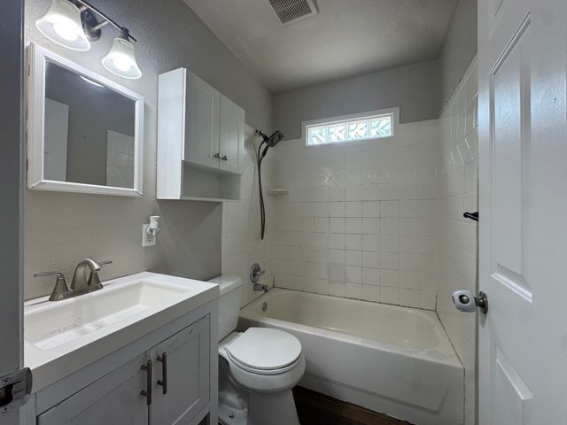 5633 Curzon Avenue, Fort Worth, TX 76107
