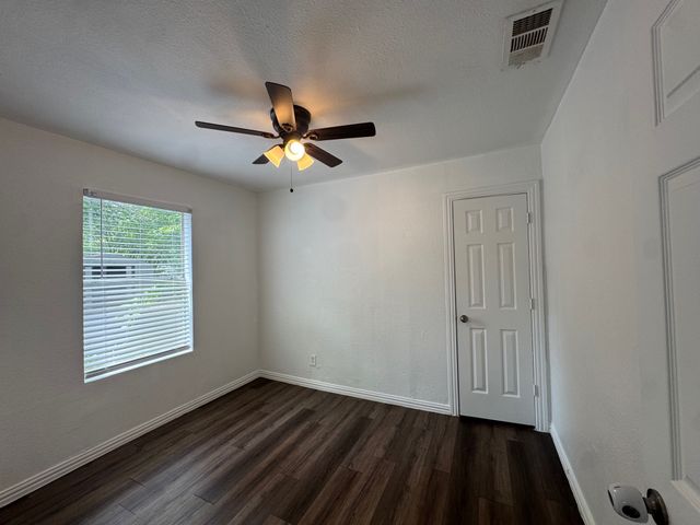 5633 Curzon Avenue, Fort Worth, TX 76107