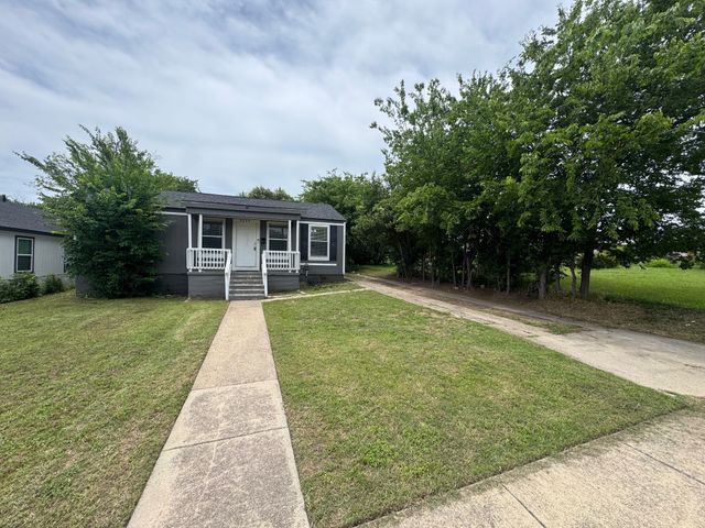 5633 Curzon Avenue, Fort Worth, TX 76107