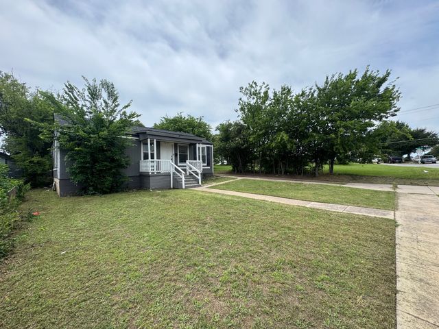 5633 Curzon Avenue, Fort Worth, TX 76107