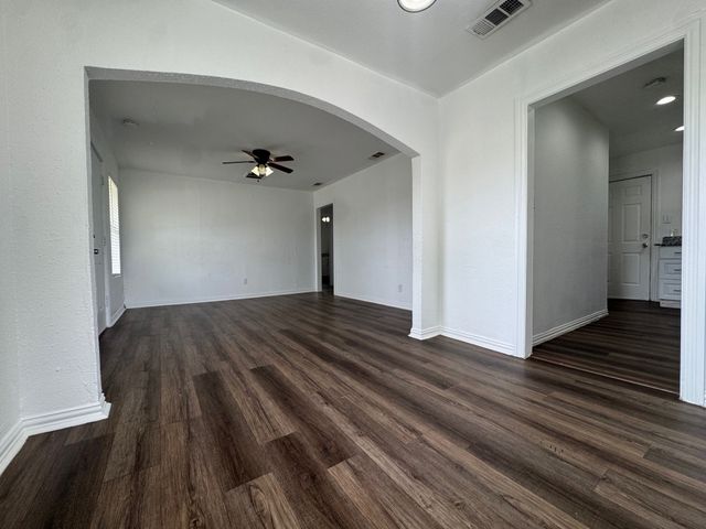 5633 Curzon Avenue, Fort Worth, TX 76107