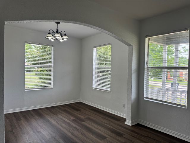 5633 Curzon Avenue, Fort Worth, TX 76107