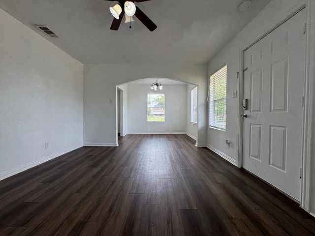 5633 Curzon Avenue, Fort Worth, TX 76107