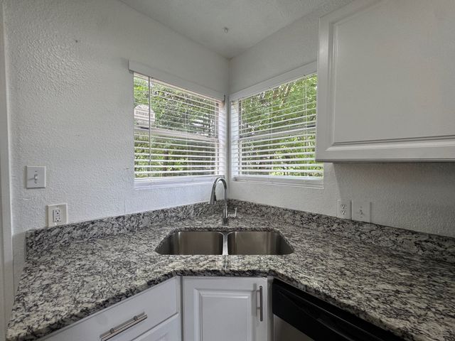 5633 Curzon Avenue, Fort Worth, TX 76107