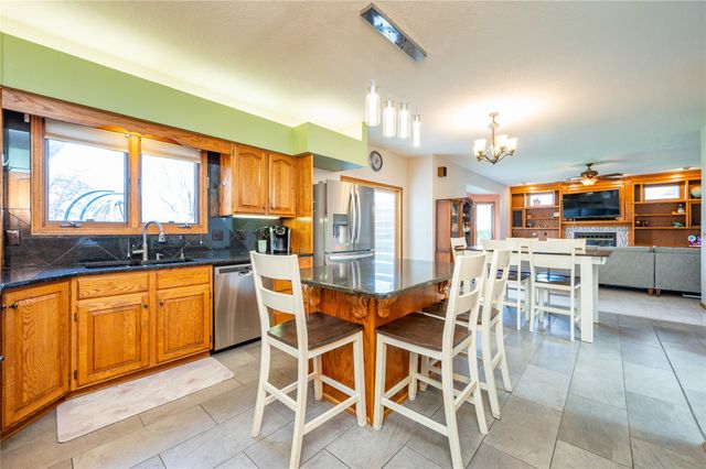 6140 Brandywine Drive, Johnston, IA 50131