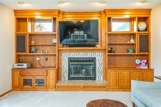 6140 Brandywine Drive, Johnston, IA 50131