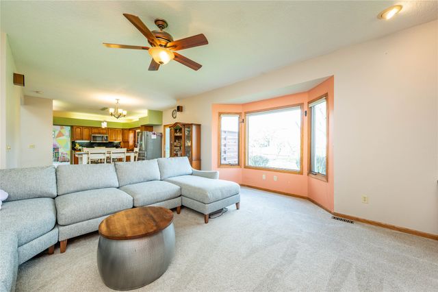 6140 Brandywine Drive, Johnston, IA 50131