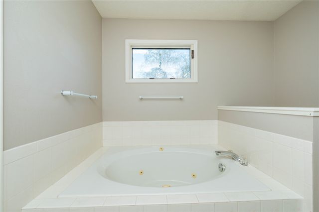 6140 Brandywine Drive, Johnston, IA 50131