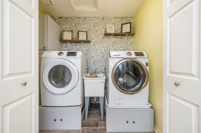 6140 Brandywine Drive, Johnston, IA 50131