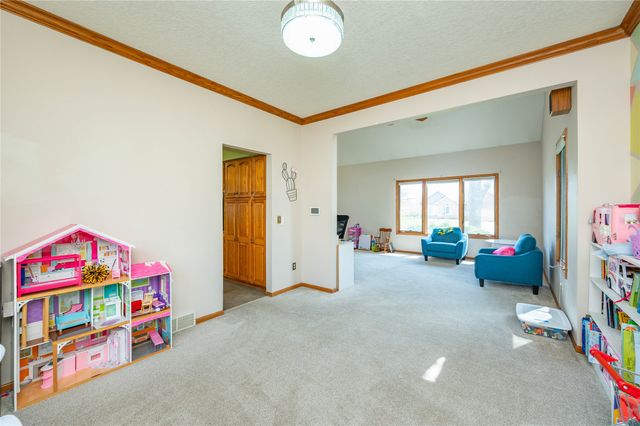 6140 Brandywine Drive, Johnston, IA 50131