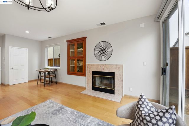 15518 Harbor Way, San Leandro, CA 94579