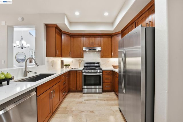 15518 Harbor Way, San Leandro, CA 94579