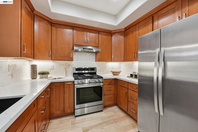 15518 Harbor Way, San Leandro, CA 94579