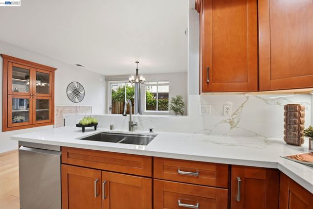 15518 Harbor Way, San Leandro, CA 94579