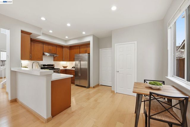 15518 Harbor Way, San Leandro, CA 94579