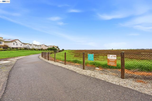 15518 Harbor Way, San Leandro, CA 94579